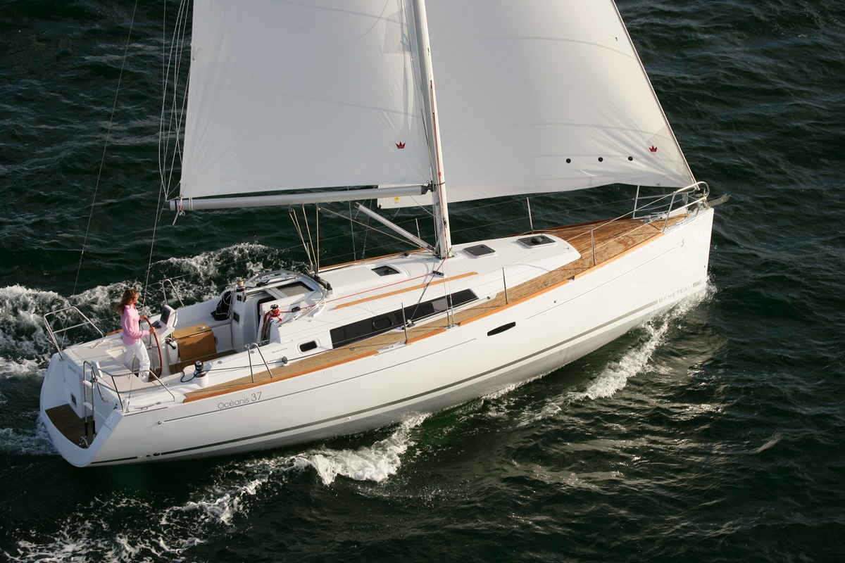 Quick Look: Beneteau 37 | Cruising World