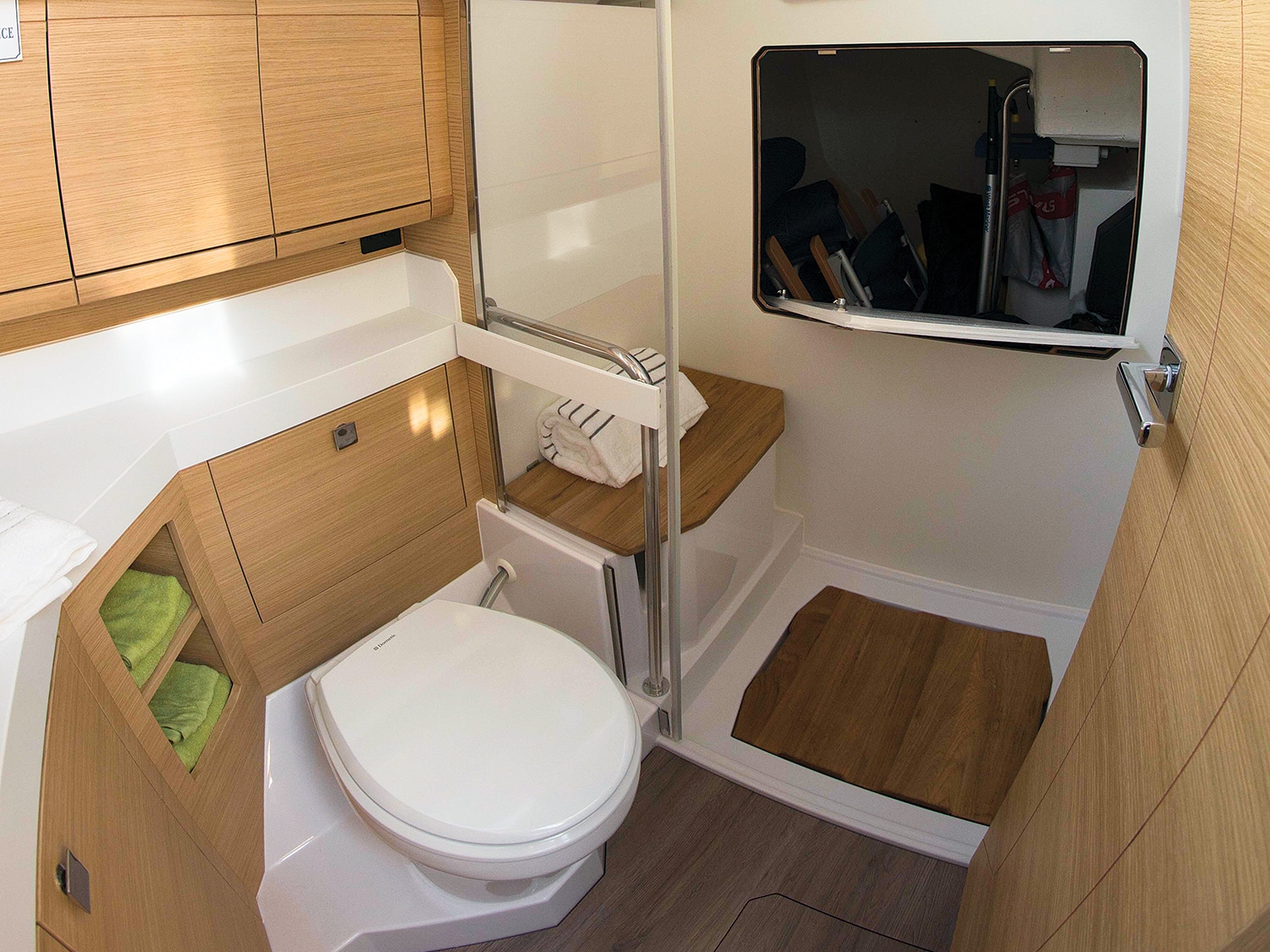 Small bathrooms for boats