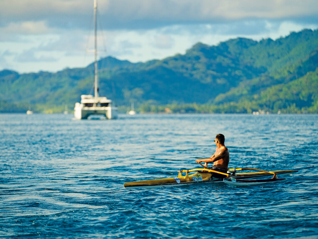 Outrigger canoe