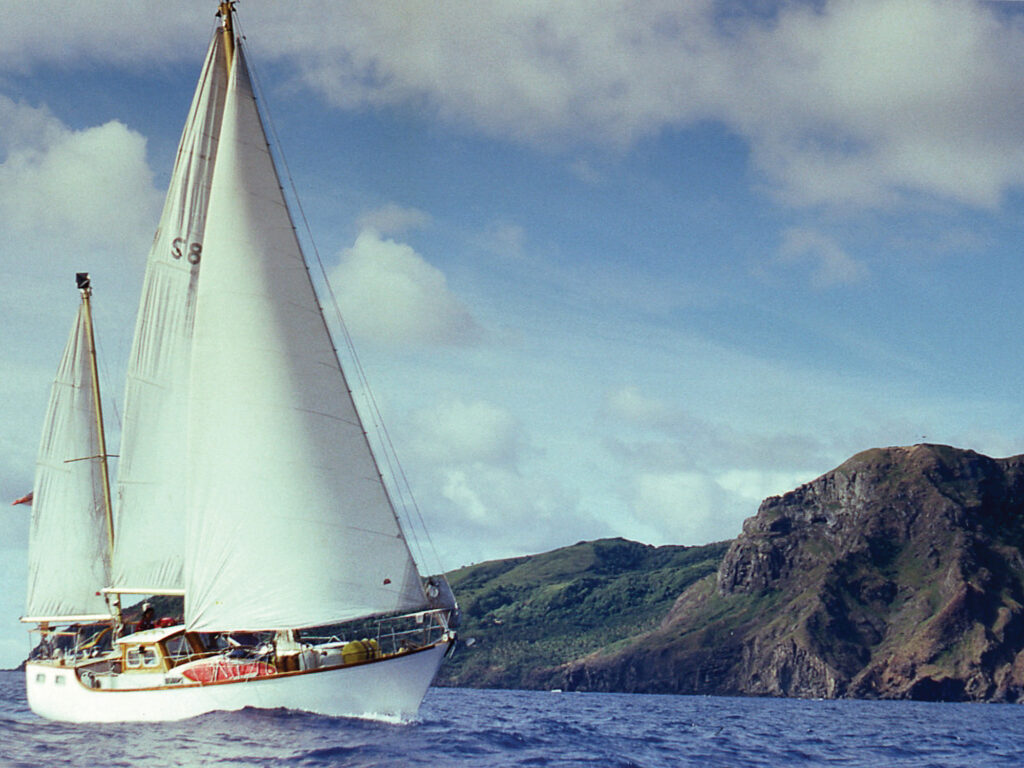 Aventura leaving Pitcairn Island