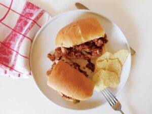 sandwich with potato chips