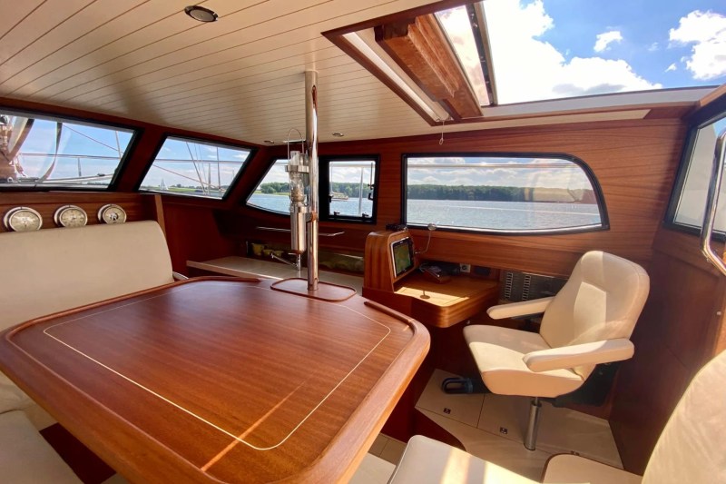 Sirius 35 DS interior
