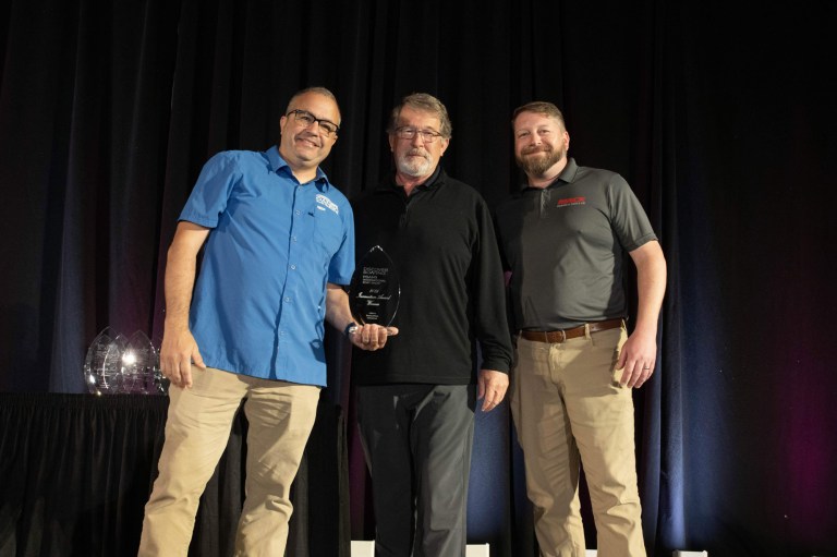 ePropulsion team winning award