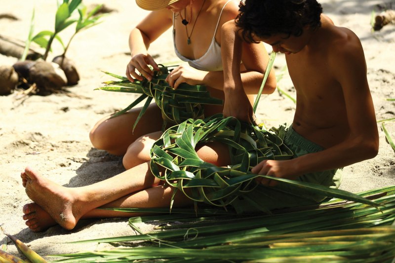 Tormentina and Raivo weave coconut fronds